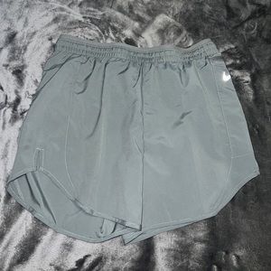 SMALL Nike Women's Tempo Lux 5" Shorts